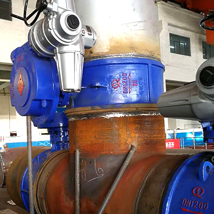 某城市供水管路DN1200對(duì)焊電動(dòng)旋···